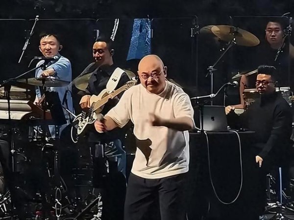 无忧配 刀郎54岁生日，娱乐圈一片沉寂，仅一场演唱会，撕开所有人的体面