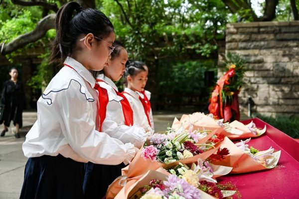 策略吧 当下如何弘扬鲁迅精神？“第八届鲁迅文化周”开幕，鲁迅、内山完造后人都来了